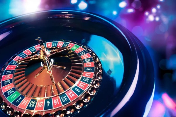 Dealer managing Ninja vs Samurai table on mantra 55